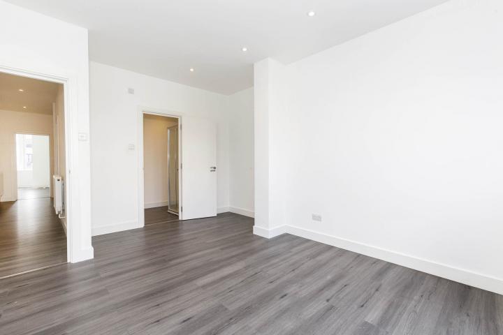 Renovated Garden apartment with private parking Anson Road, Willesden Green